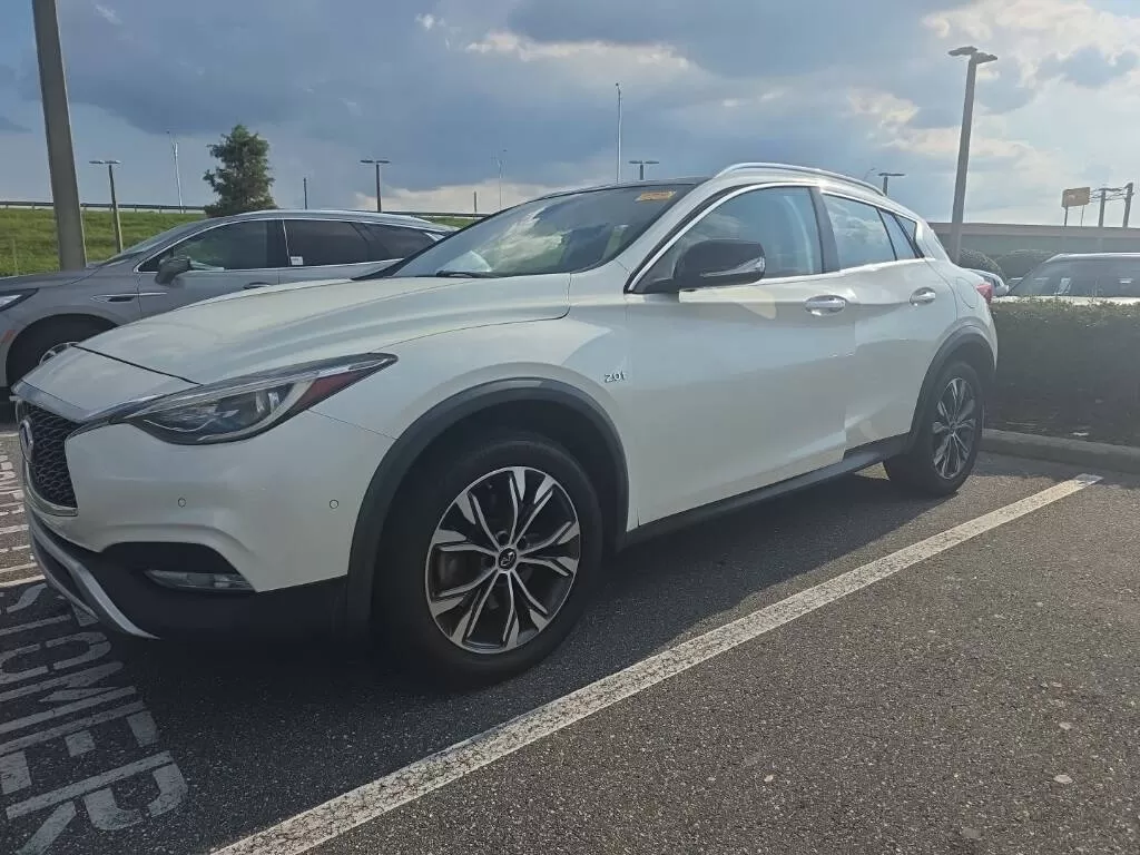 Infiniti QX30